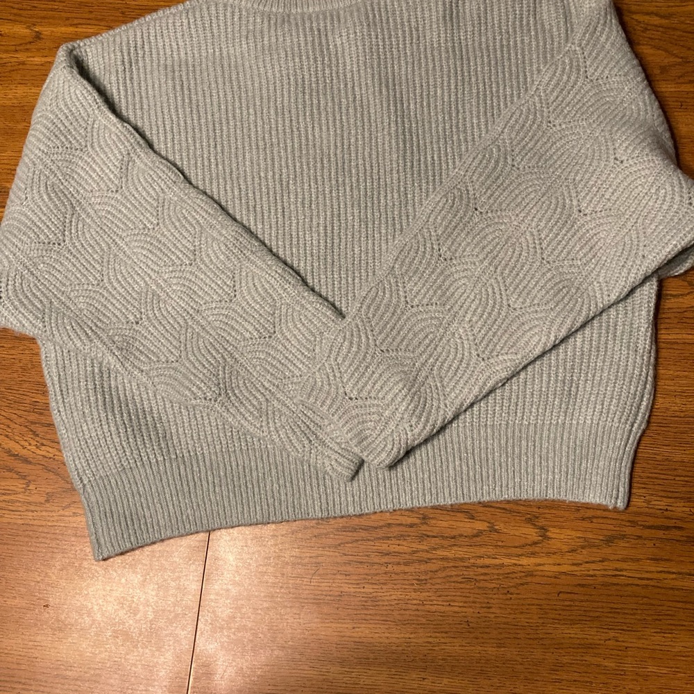 Elodie Women’s Sweater. - Picture 6 of 6